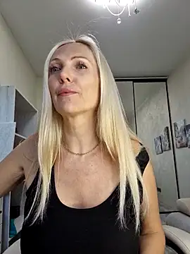 Monna online show from 10/23/25, 01:43