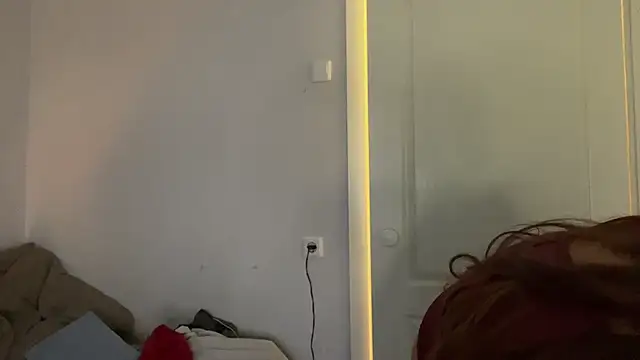 Vivalenti Kiss online show from 12/17/25, 12:55