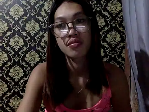 Snapshot of your_wifey chatting on 10/05/25, 12:03 your wifey online show from 10/05/25, 12:03