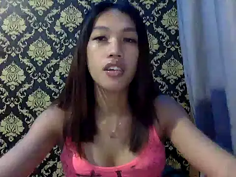 Snapshot of your_wifey chatting on 10/21/25, 11:00 your wifey online show from 10/21/25, 11:00