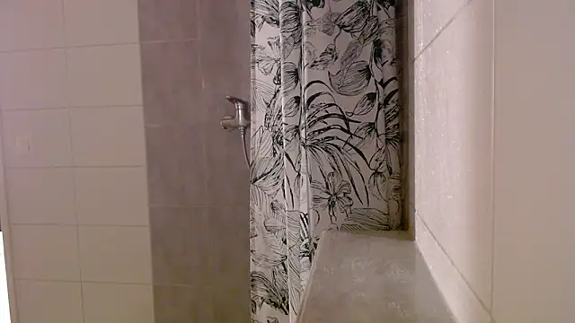 Hijuga online show from 11/18/25, 06:34