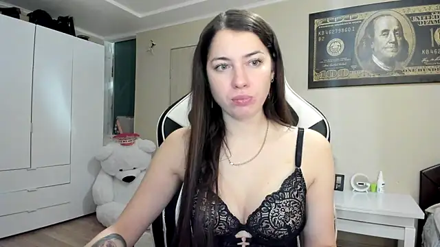 EmiLovsi online show from 10/10/25, 04:50