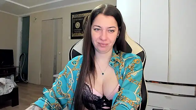 EmiLovsi online show from 01/19/26, 04:22