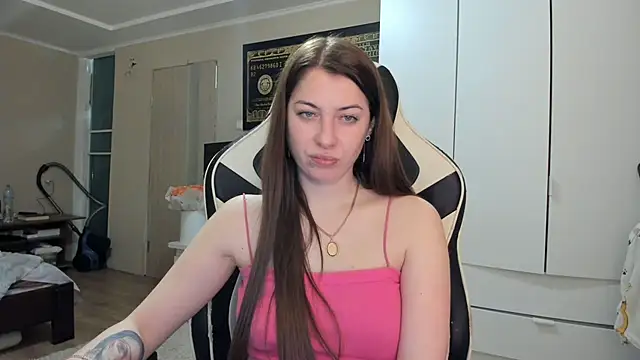 EmiLovsi online show from 05/06/26, 08:14