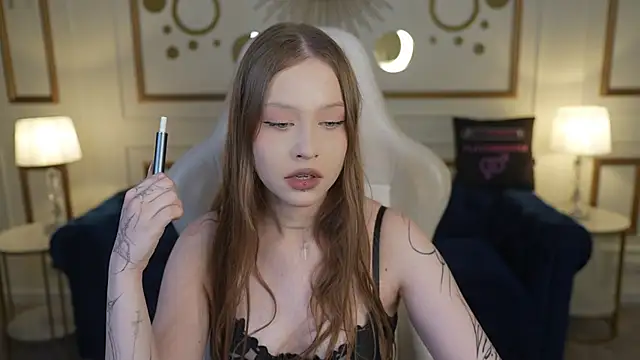 Esmie Smile online show from 11/14/25, 07:45