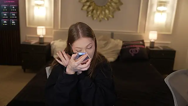 Esmie Smile online show from 02/05/26, 07:29