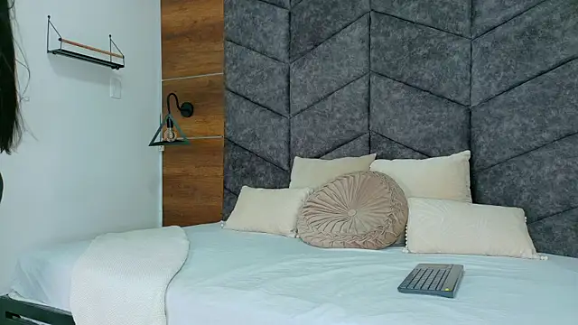 RiriiBrunette   online show from 12/03/25, 07:56