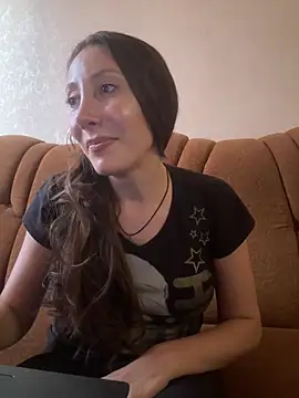 Snapshot of HellaryTourent chatting on 09/09/25, 02:27 HellaryTourent online show from 09/09/25, 02:27