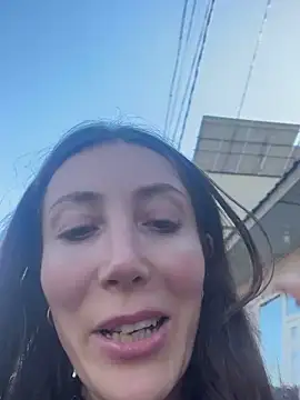 Snapshot of HellaryTourent chatting on 09/12/25, 12:05 HellaryTourent online show from 09/12/25, 12:05