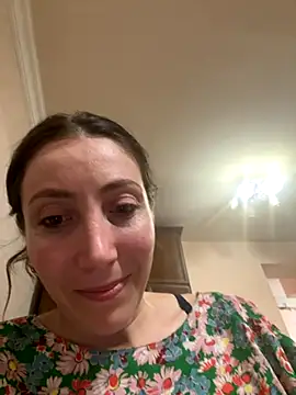 Snapshot of HellaryTourent chatting on 09/17/25, 08:54 HellaryTourent online show from 09/17/25, 08:54