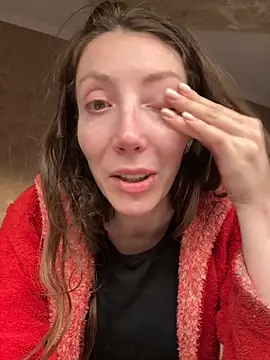 Snapshot of HellaryTourent chatting on 10/29/25, 07:26 HellaryTourent online show from 10/29/25, 07:26