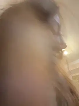 Snapshot of HellaryTourent chatting on 11/17/25, 06:24 HellaryTourent online show from 11/17/25, 06:24