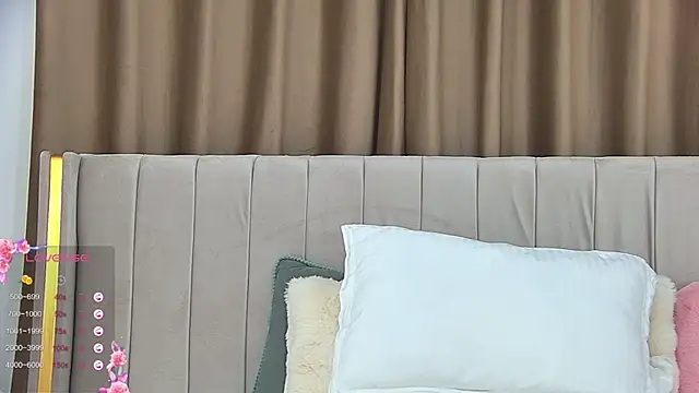 EmilyNovaa online show from 05/17/26, 06:04