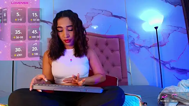 AlyaThompson online show from 11/26/25, 05:08