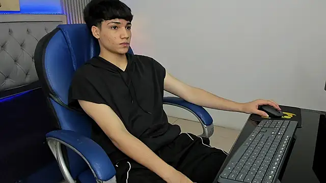 SamBlack  online show from 05/13/26, 07:55