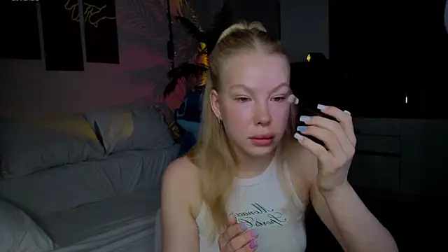 Snapshot of emilyshepar_d chatting on 05/15/26, 02:18 emilyshepar d online show from 05/15/26, 02:18