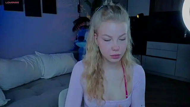 Snapshot of emilyshepar_d chatting on 06/11/26, 02:44 emilyshepar d online show from 06/11/26, 02:44