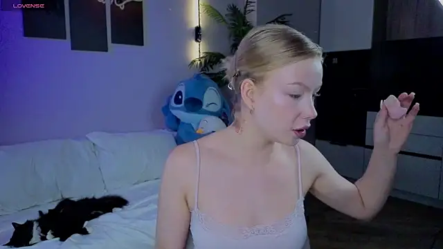 Snapshot of emilyshepar_d chatting on 07/28/26, 02:29 emilyshepar d online show from 07/28/26, 02:29