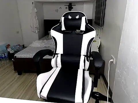 eattmebabyy online show from 11/30/25, 11:58