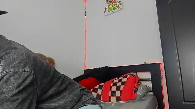 Mateo Escobar online show from 11/01/25, 08:11