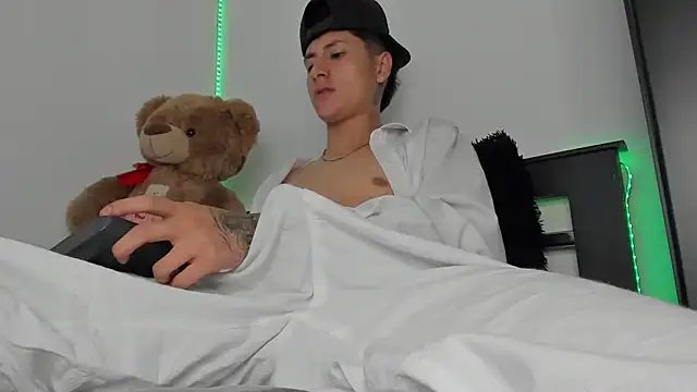 Mateo Escobar online show from 11/19/25, 07:52