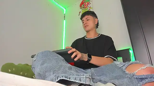 Mateo Escobar online show from 01/10/26, 03:41