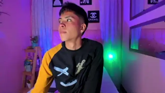 MaxiWildd online show from 11/24/25, 01:00