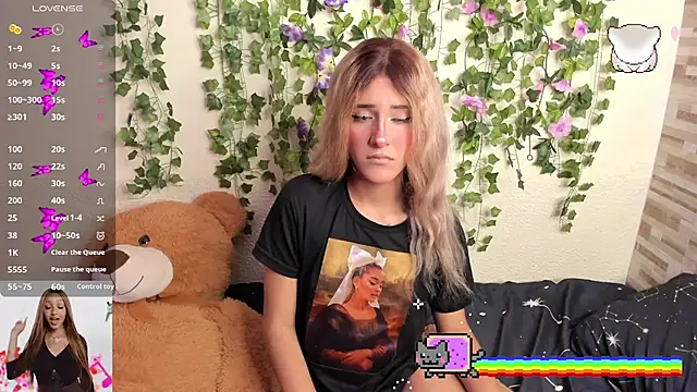 Amy Moonlight online show from 10/28/25, 08:44