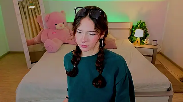 Adetta online show from 11/16/25, 10:10