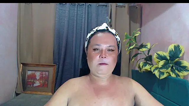 Snapshot of fallen_angel08 chatting on 08/01/26, 03:44 fallen angel08 online show from 08/01/26, 03:44