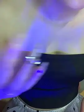 Linhtruong  online show from 04/13/26, 01:55