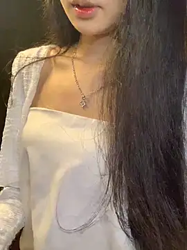 Snapshot of Nhinhi18 chatting on 04/22/26, 03:24 Nhinhi18 online show from 04/22/26, 03:24