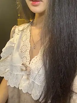 Snapshot of Nhinhi18 chatting on 05/14/26, 02:57 Nhinhi18 online show from 05/14/26, 02:57