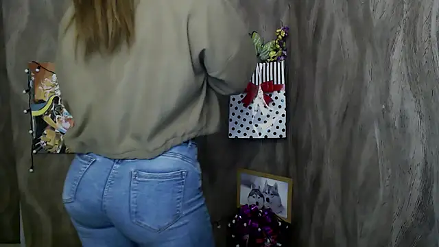 Snapshot of Linda_S_ chatting on 10/07/25, 11:18 Linda S online show from 10/07/25, 11:18