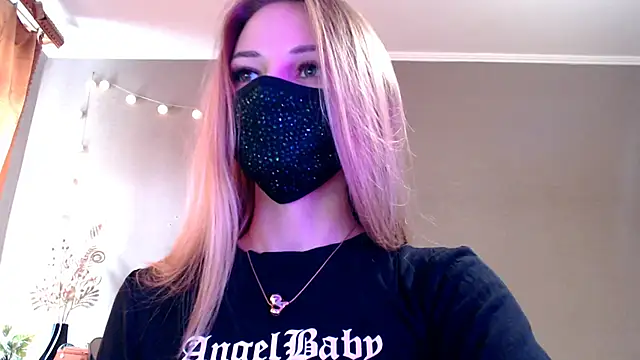 Snapshot of Iris_lave chatting on 04/24/26, 12:40 Iris lave online show from 04/24/26, 12:40