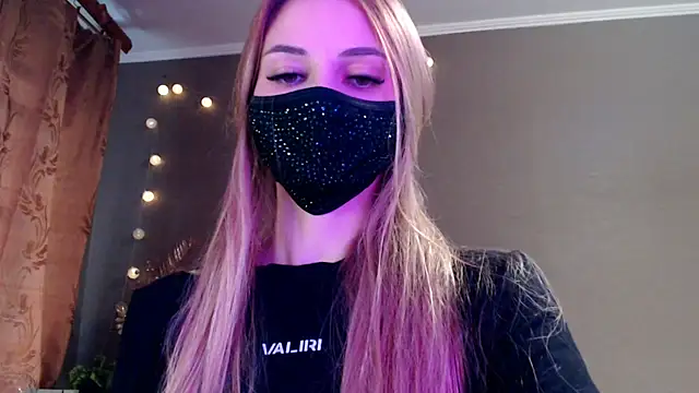 Snapshot of Iris_lave chatting on 05/13/26, 04:15 Iris lave online show from 05/13/26, 04:15