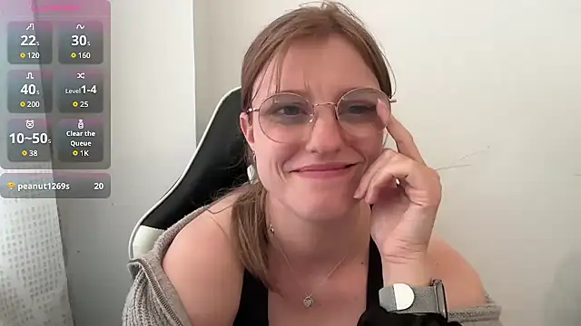 Snapshot of BustyKellyXXX chatting on 06/10/26, 03:00 BustyKellyXXX online show from 06/10/26, 03:00