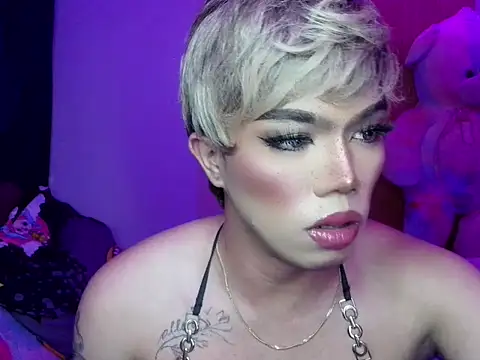 Snapshot of Queen_alena chatting on 06/11/26, 12:32 Queen alena online show from 06/11/26, 12:32