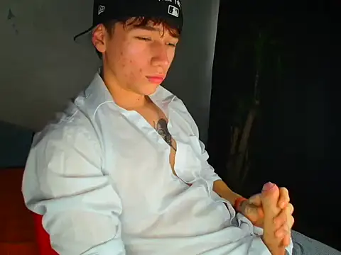 Snapshot of Logan_sixxer chatting on 10/11/25, 07:45 Logan sixxer online show from 10/11/25, 07:45