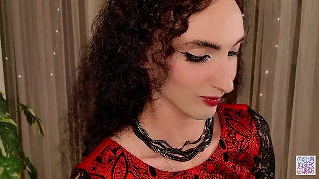 Snapshot of Queen_of_tease chatting on 09/19/25, 04:18 Queen of tease online show from 09/19/25, 04:18