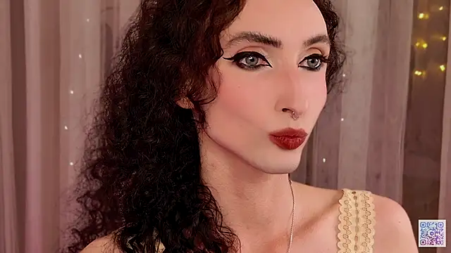 Snapshot of Queen_of_tease chatting on 09/24/25, 04:54 Queen of tease online show from 09/24/25, 04:54