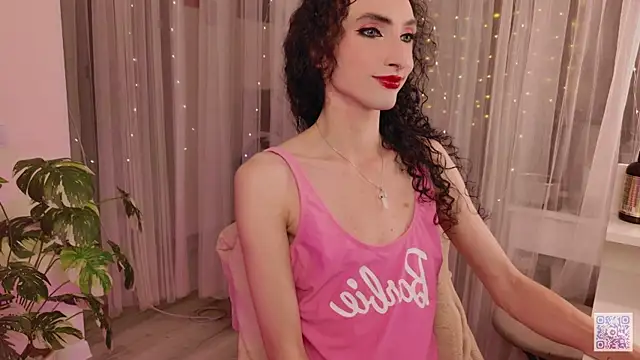 Snapshot of Queen_of_tease chatting on 10/06/25, 04:59 Queen of tease online show from 10/06/25, 04:59