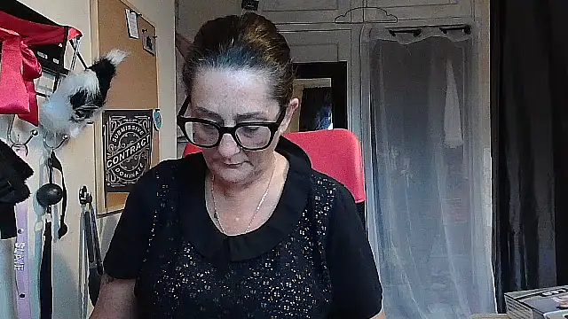 Mistress-Ivy51 online show from 10/19/25, 07:42