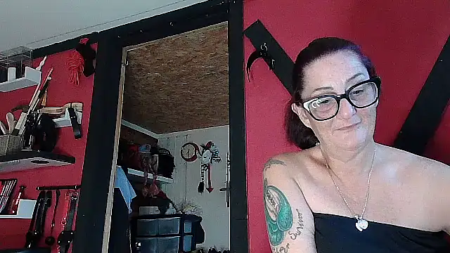 Mistress-Ivy51 online show from 11/05/25, 07:30