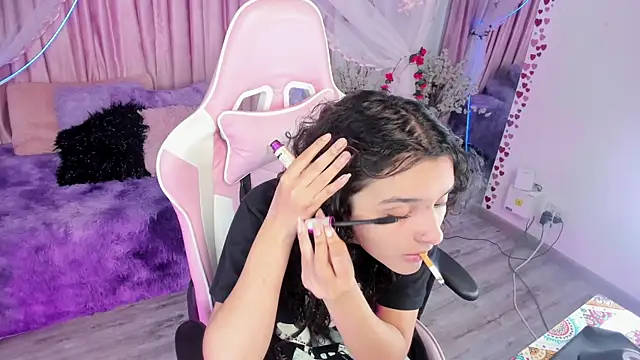 bunny curly online show from 09/18/25, 03:36