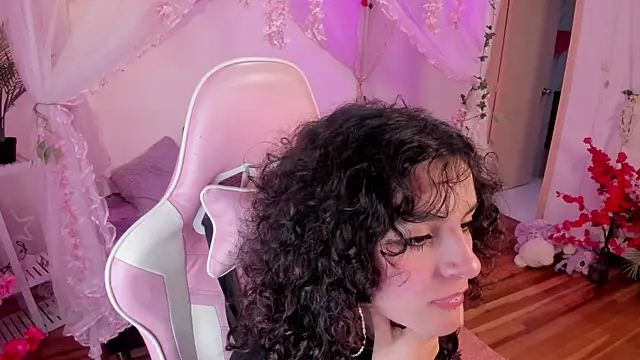 bunny curly online show from 10/22/25, 01:22