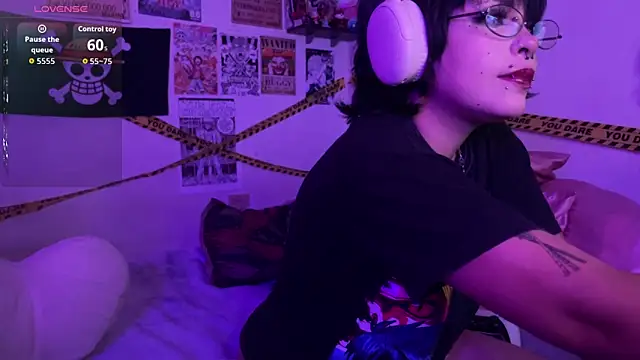 Snapshot of PixelKitty_ chatting on 05/15/26, 01:45 PixelKitty online show from 05/15/26, 01:45