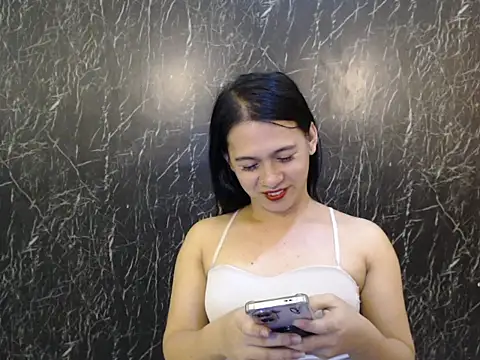 Snapshot of ur_asianpretty chatting on 04/28/26, 11:37 ur asianpretty online show from 04/28/26, 11:37