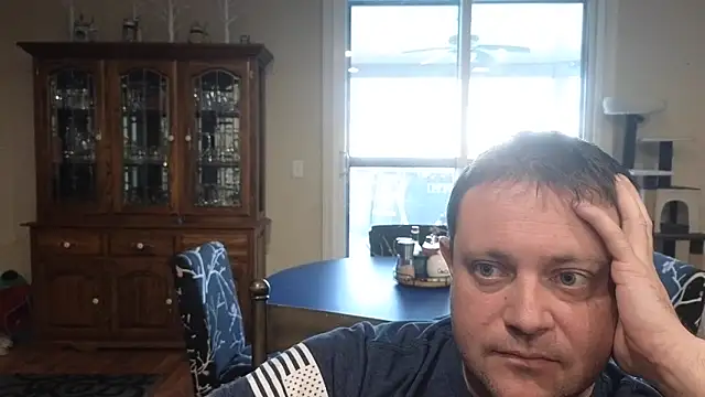 Snapshot of slickquickie2 chatting on 04/20/26, 04:32 slickquickie2 online show from 04/20/26, 04:32