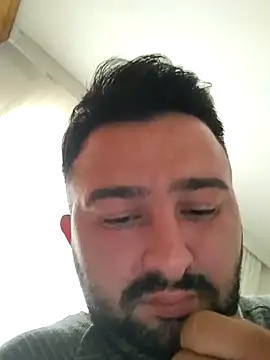 Snapshot of Aliyeni1 chatting on 11/30/25, 01:37 Aliyeni1 online show from 11/30/25, 01:37